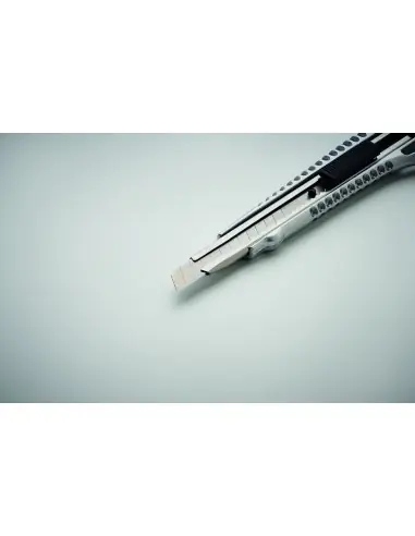 Cúter de aluminio con 13 hojas 7MO2138