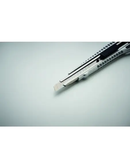 Cúter de aluminio con 13 hojas 7MO2138